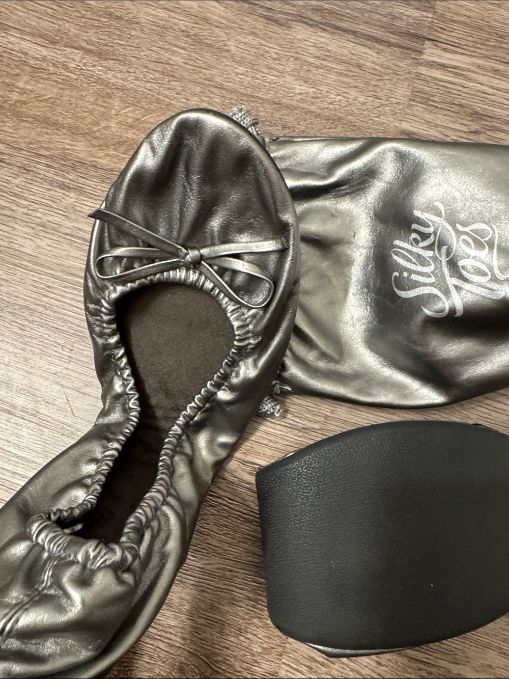 Foldable Ballet Flats in Metallic Gray